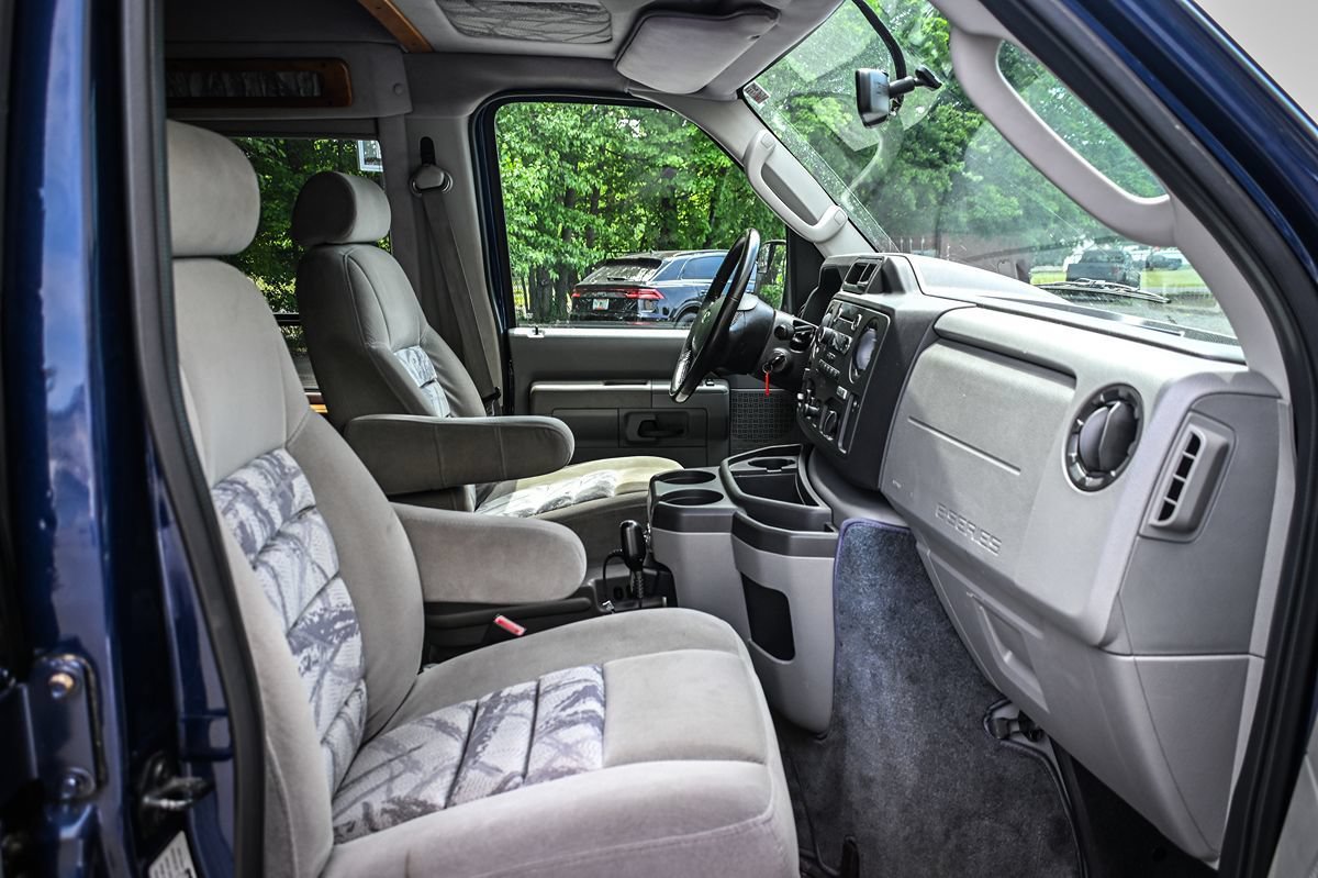 Used 2011 Ford E-150 and Econoline 150 w/ RV Plus Pkg RWD image 18