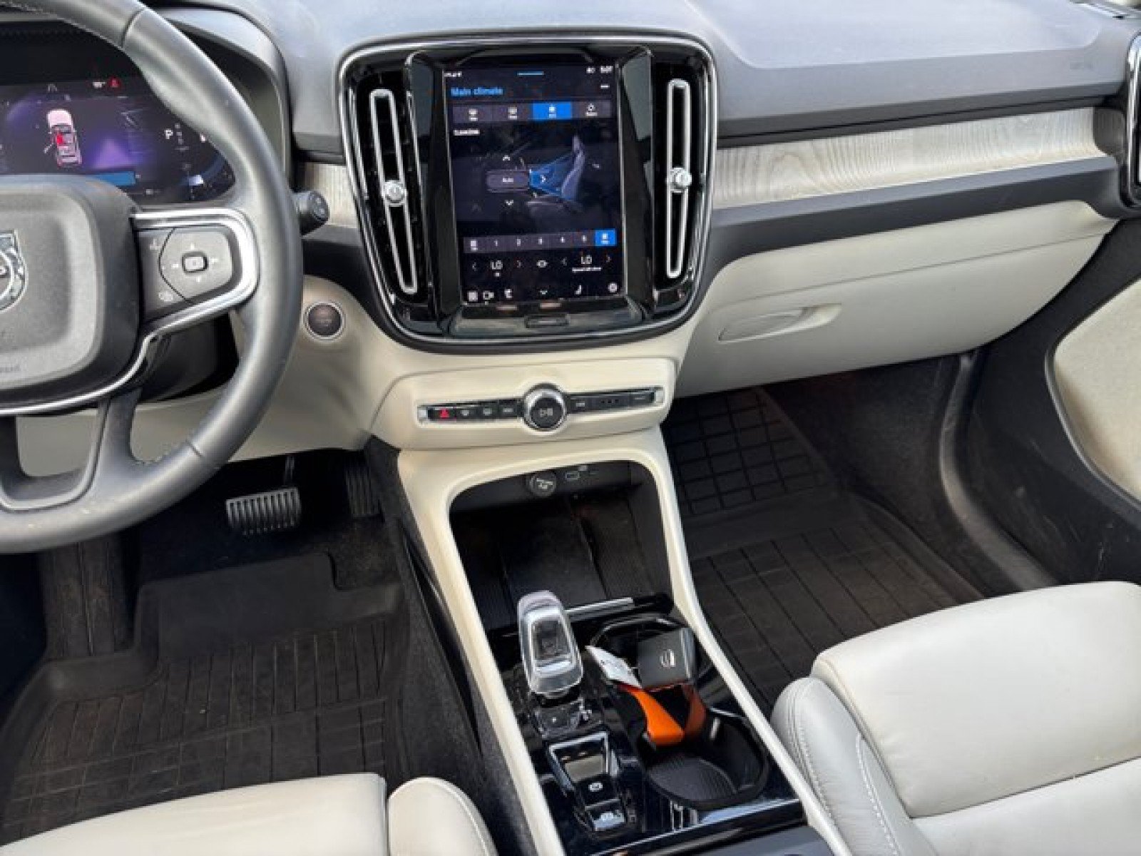 Used 2023 Volvo XC40 B5 Plus w/ Driver Assist Package AWD/4WD image 14