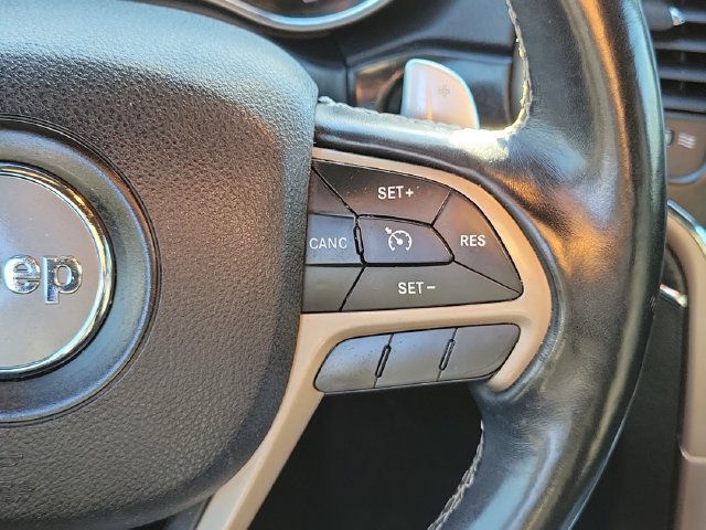 Used 2017 Jeep Grand Cherokee Limited AWD/4WD image 12