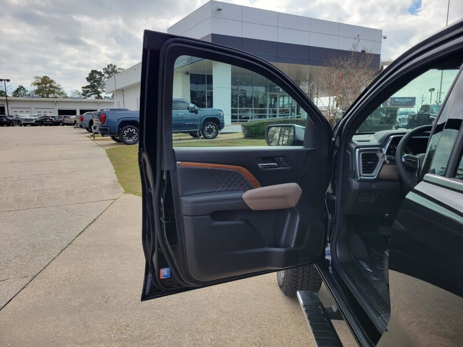 New 2026 GMC Canyon Denali image 12