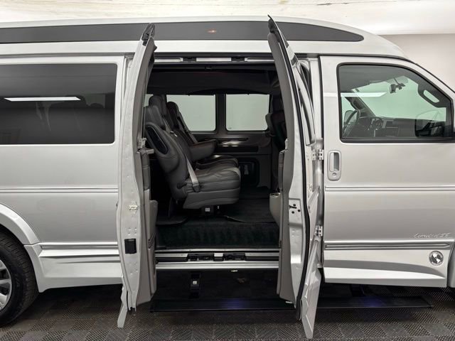 Used 2022 GMC Savana 2500 Extended w/ Enhanced Convenience Package RWD image 8