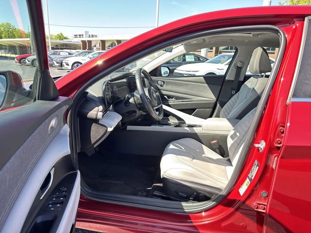 Used 2024 Hyundai Elantra Limited FWD image 18