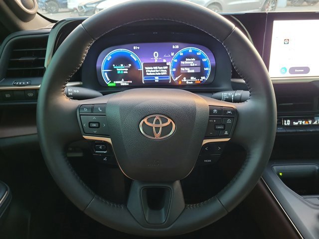 Used 2023 Toyota Crown Limited image 14