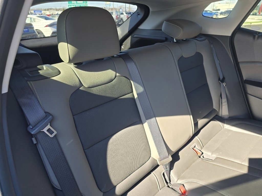 Used 2025 Chevrolet Trax ACTIV w/ Sunroof Package image 16