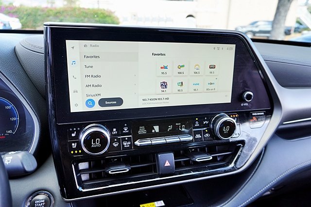 Used 2023 Toyota Highlander Limited FWD image 37