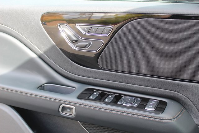 New 2026 Lincoln Aviator AWD image 21