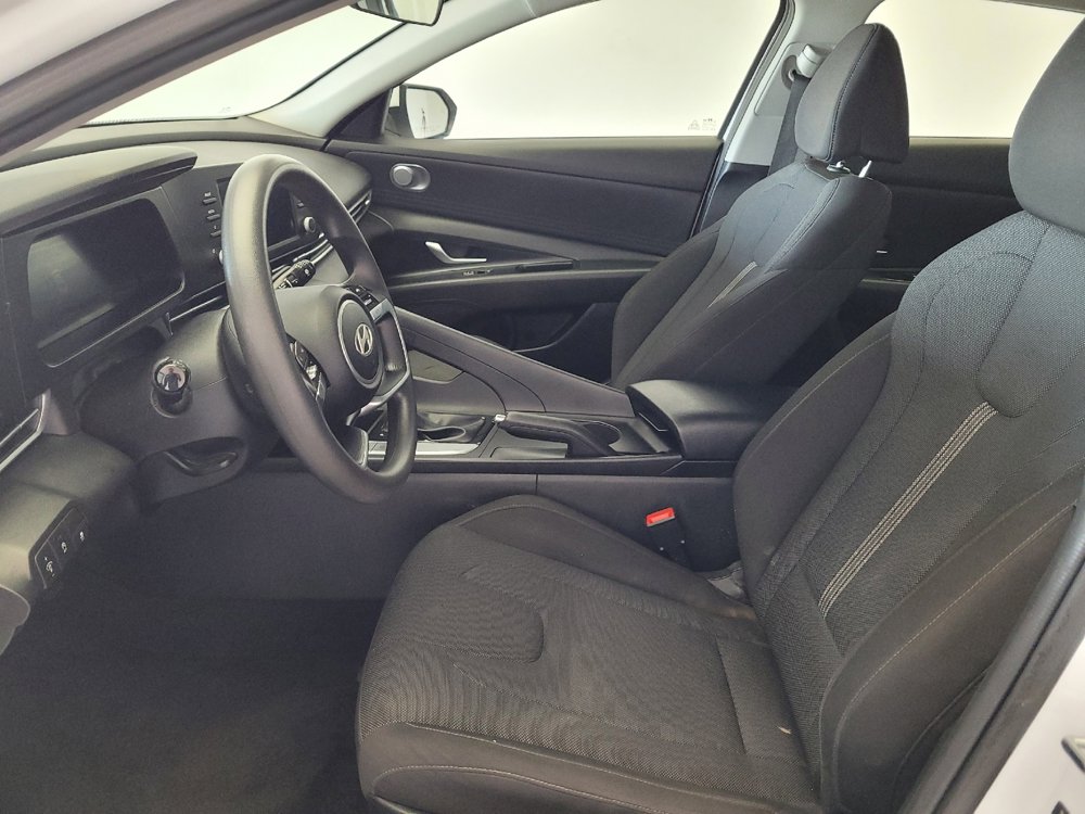 Used 2024 Hyundai Elantra SE image 17