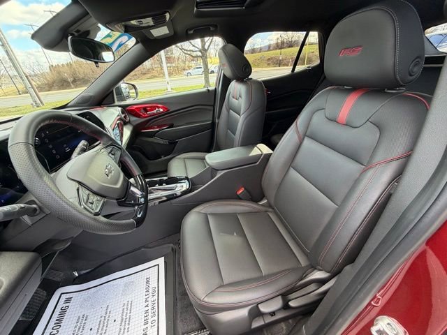 Certified 2025 Chevrolet Trax RS w/ Sunroof Package image 33