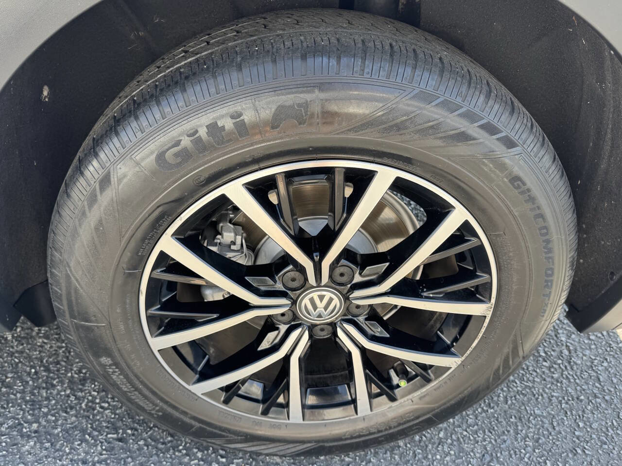 Used 2021 Volkswagen Tiguan SE image 24