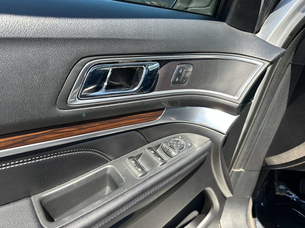 Used 2017 Ford Explorer Limited AWD/4WD image 25