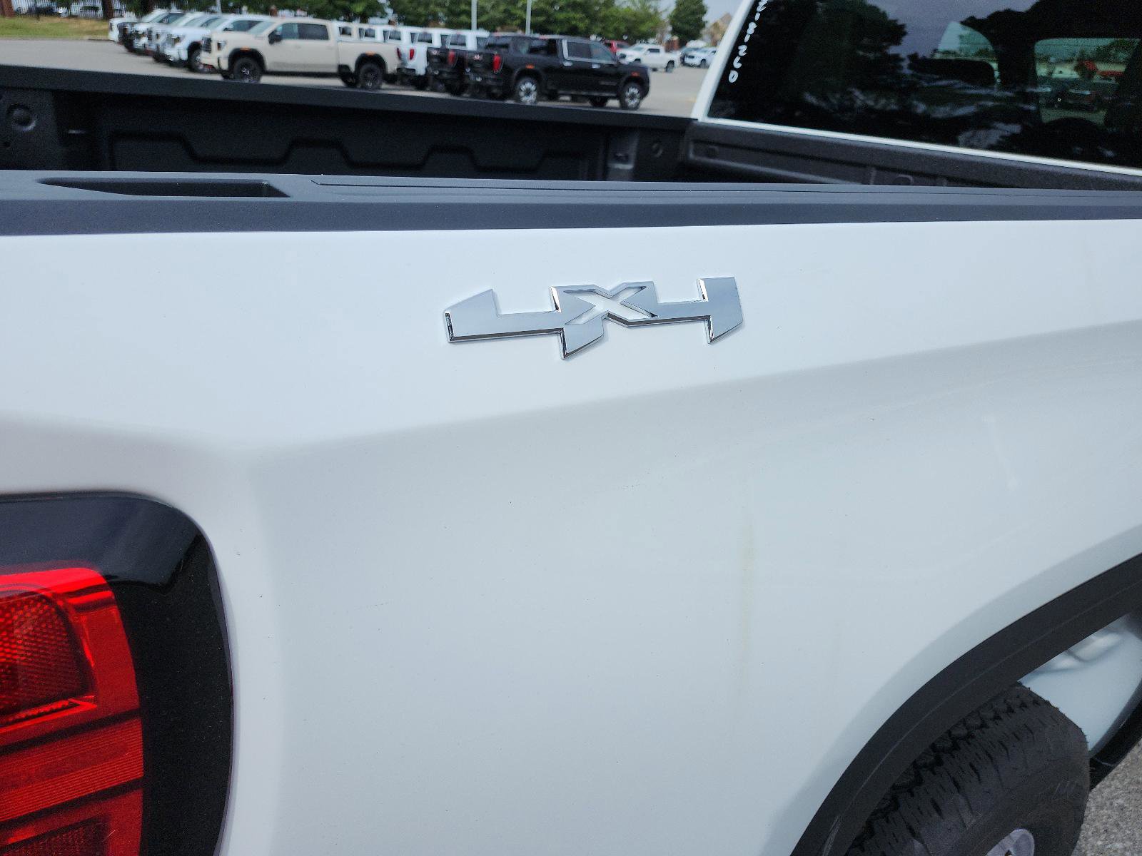 New 2026 GMC Sierra 1500 SLE image 5