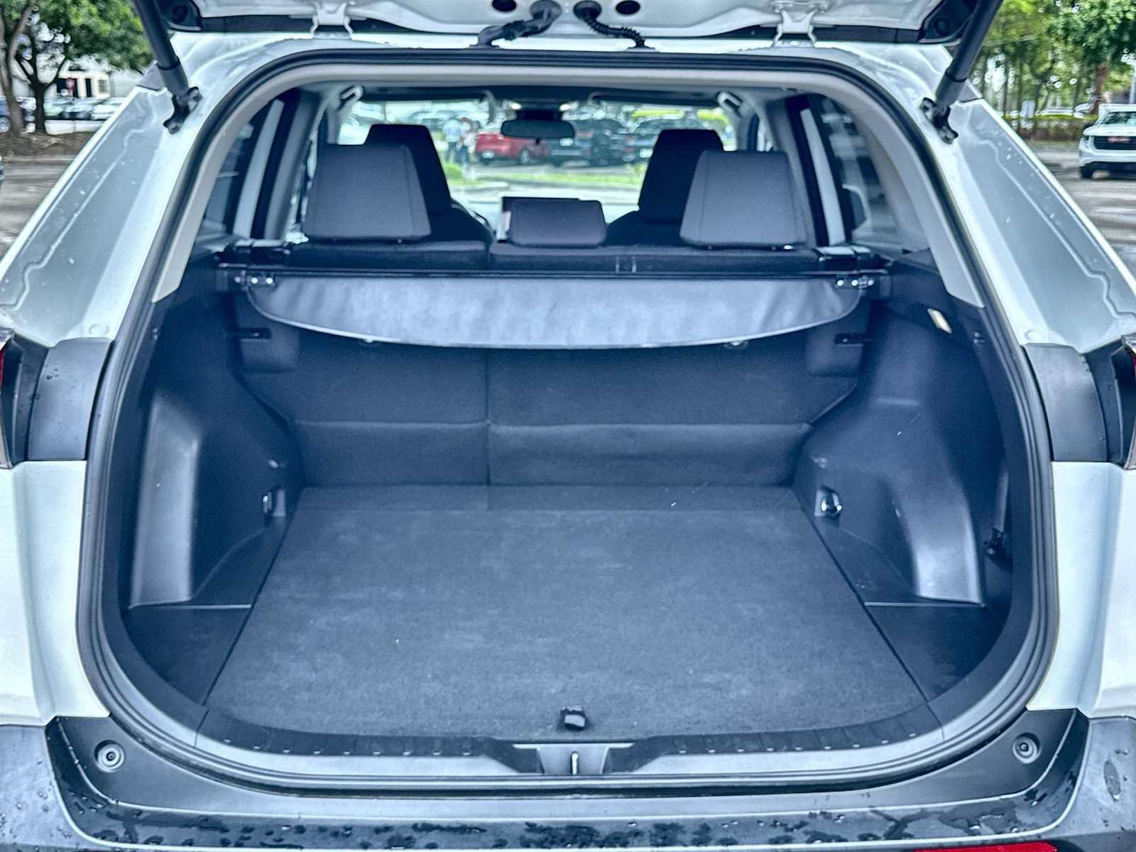Used 2024 Toyota RAV4 XLE w/ Convenience Package FWD image 25