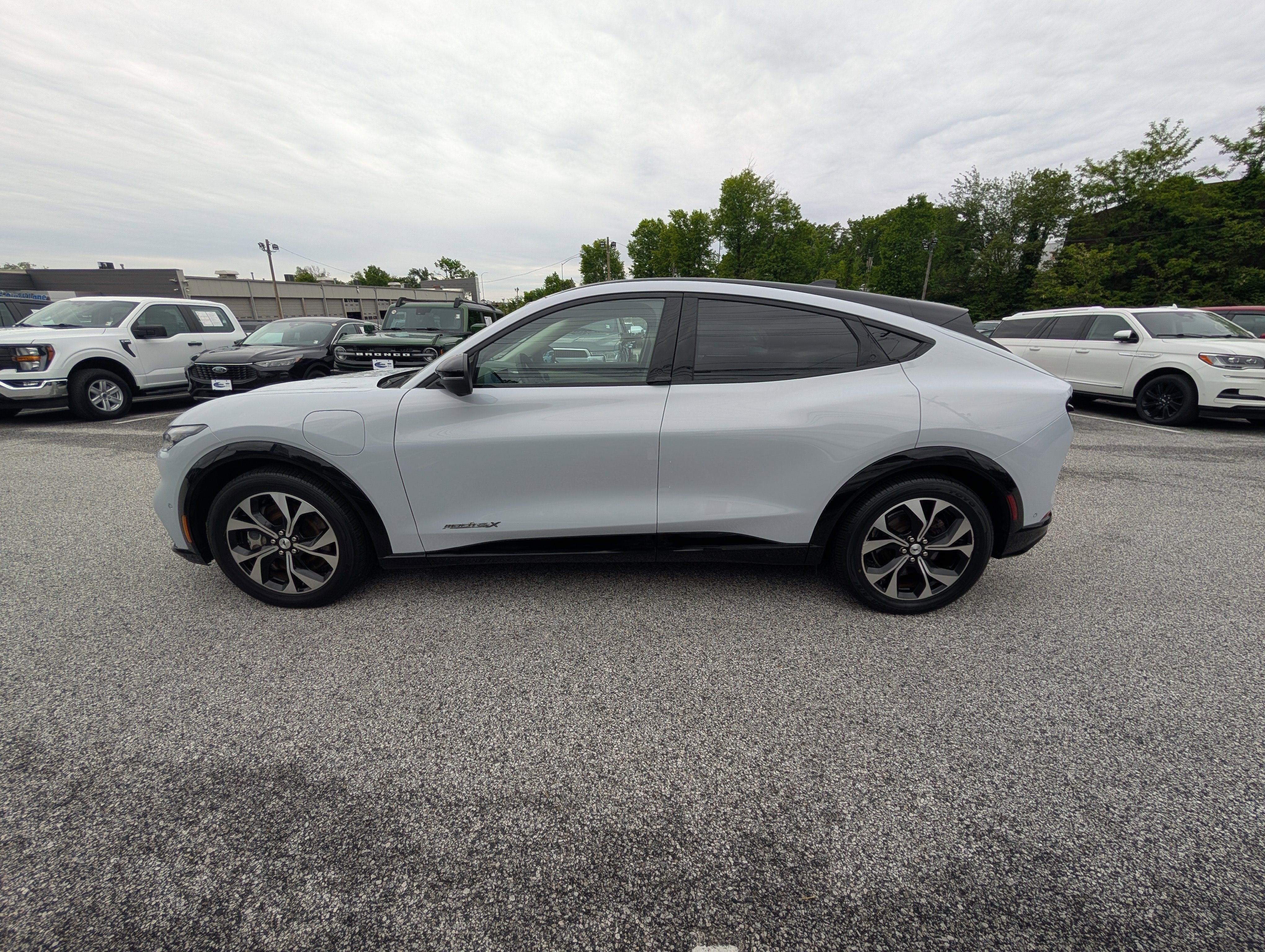 Certified 2021 Ford Mustang Mach-E Premium AWD/4WD image 3