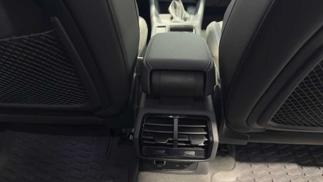Used 2021 Audi Q3 2.0T Premium w/ Convenience Package AWD/4WD image 16