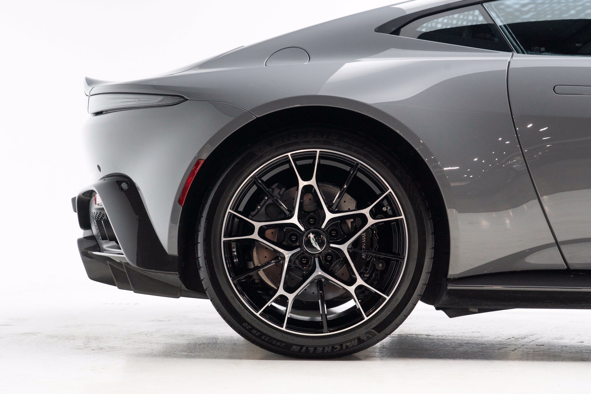 Used 2020 Aston Martin V8 Vantage AMR RWD image 90