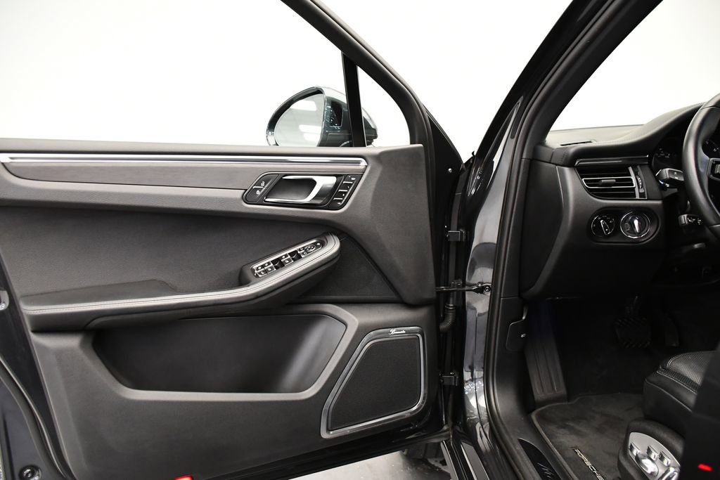 Certified 2024 Porsche Macan GTS image 35