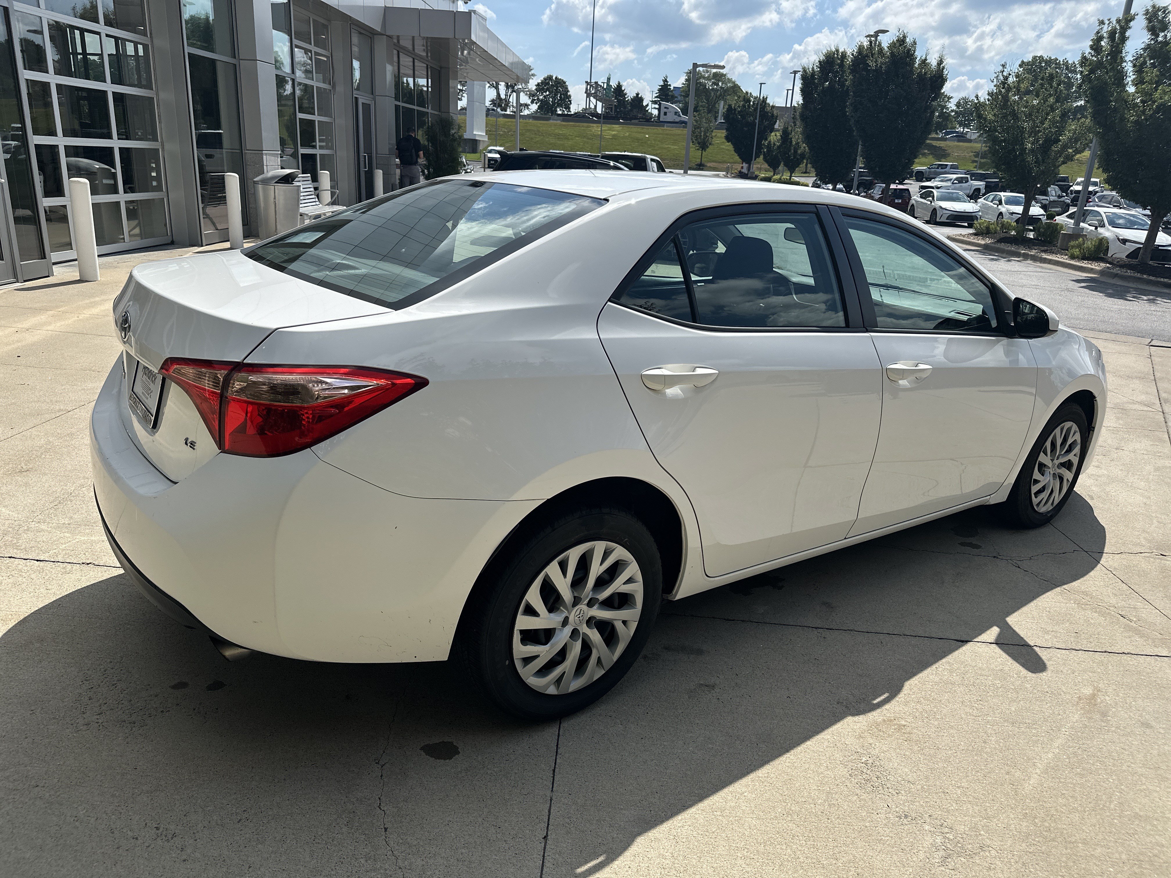 Used 2017 Toyota Corolla LE FWD image 6