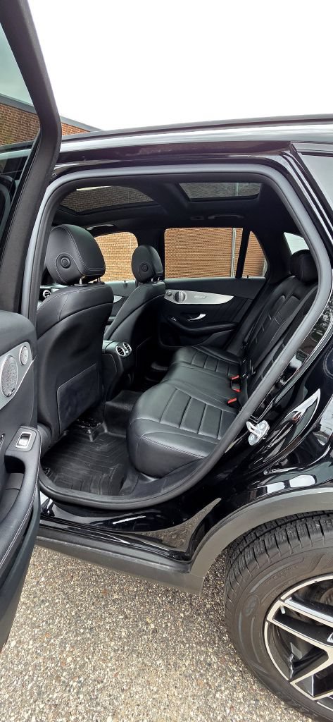 Used 2019 Mercedes-Benz GLC 300 4MATIC w/ AMG Line image 10