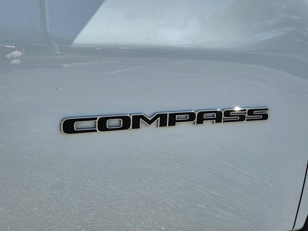 Used 2022 Jeep Compass Limited image 11