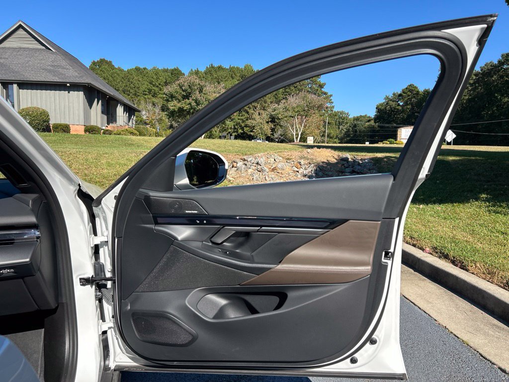 Used 2024 BMW i5 eDrive40i w/ M Sport Package RWD image 61