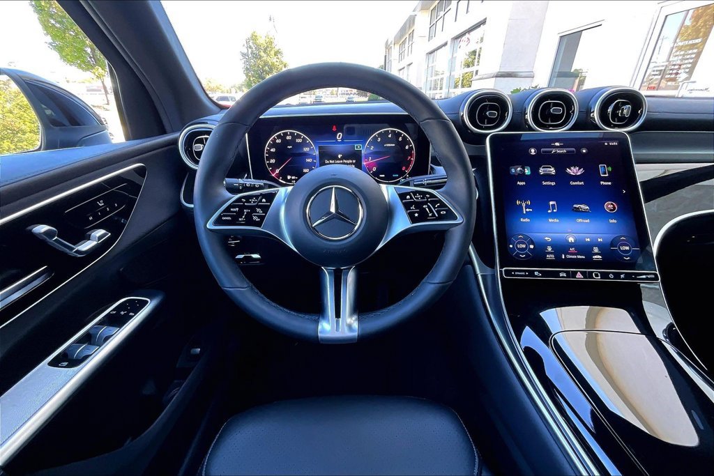 Used 2023 Mercedes-Benz GLC 300 4MATIC image 5