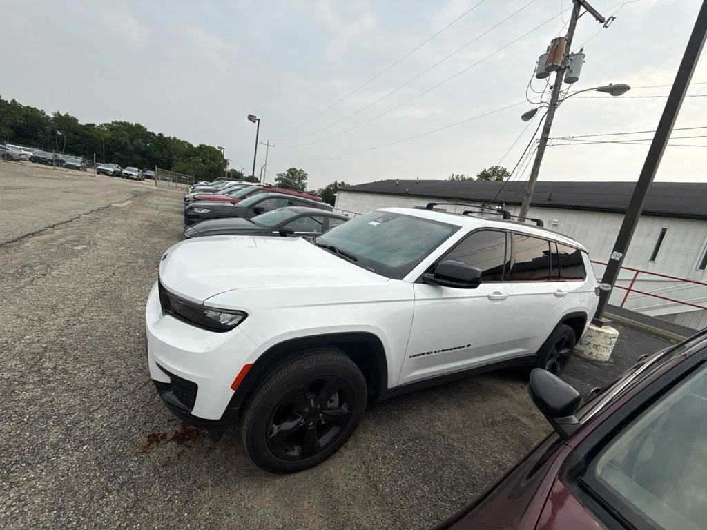 Used 2023 Jeep Grand Cherokee L Laredo AWD/4WD image 2