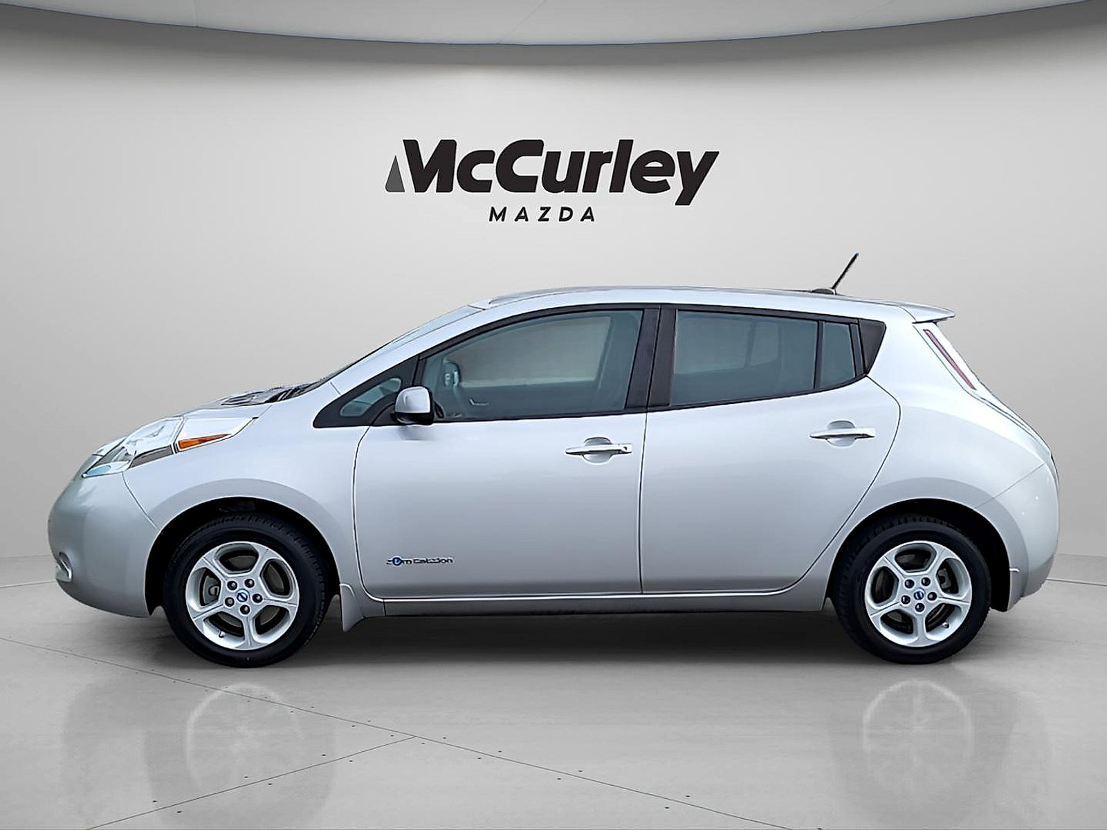 Used 2014 Nissan Leaf SV FWD image 4