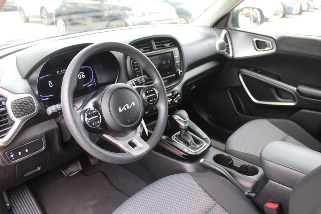 Certified 2025 Kia Soul LX FWD image 21