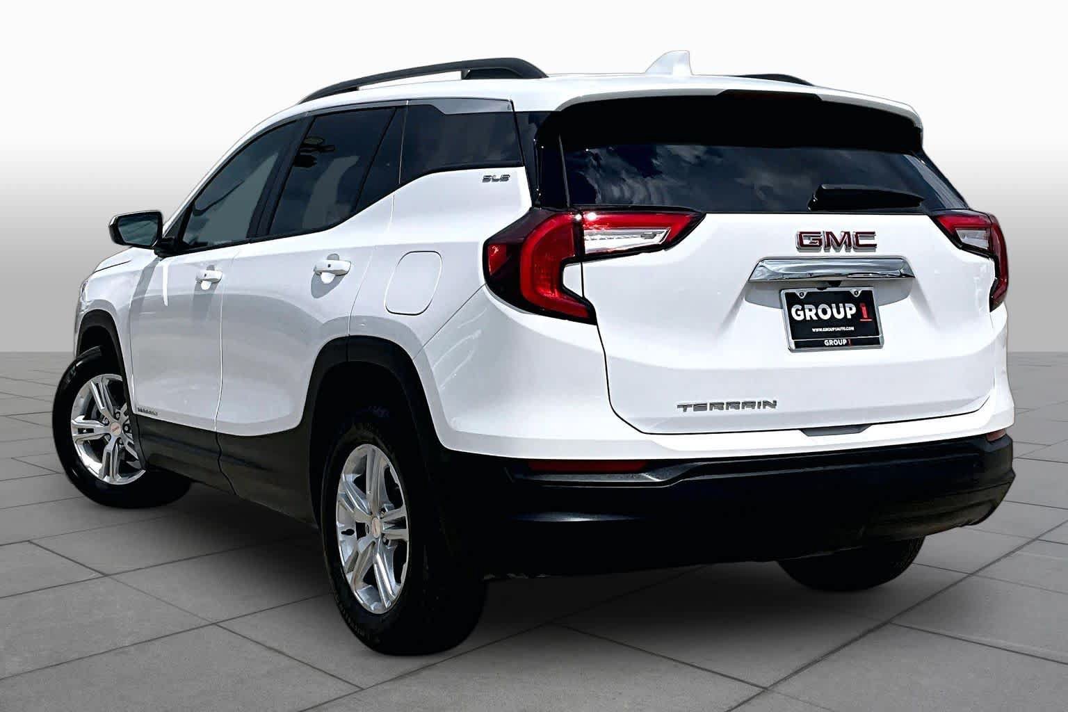 Used 2024 GMC Terrain SLE w/ Driver Convenience Package FWD image 12