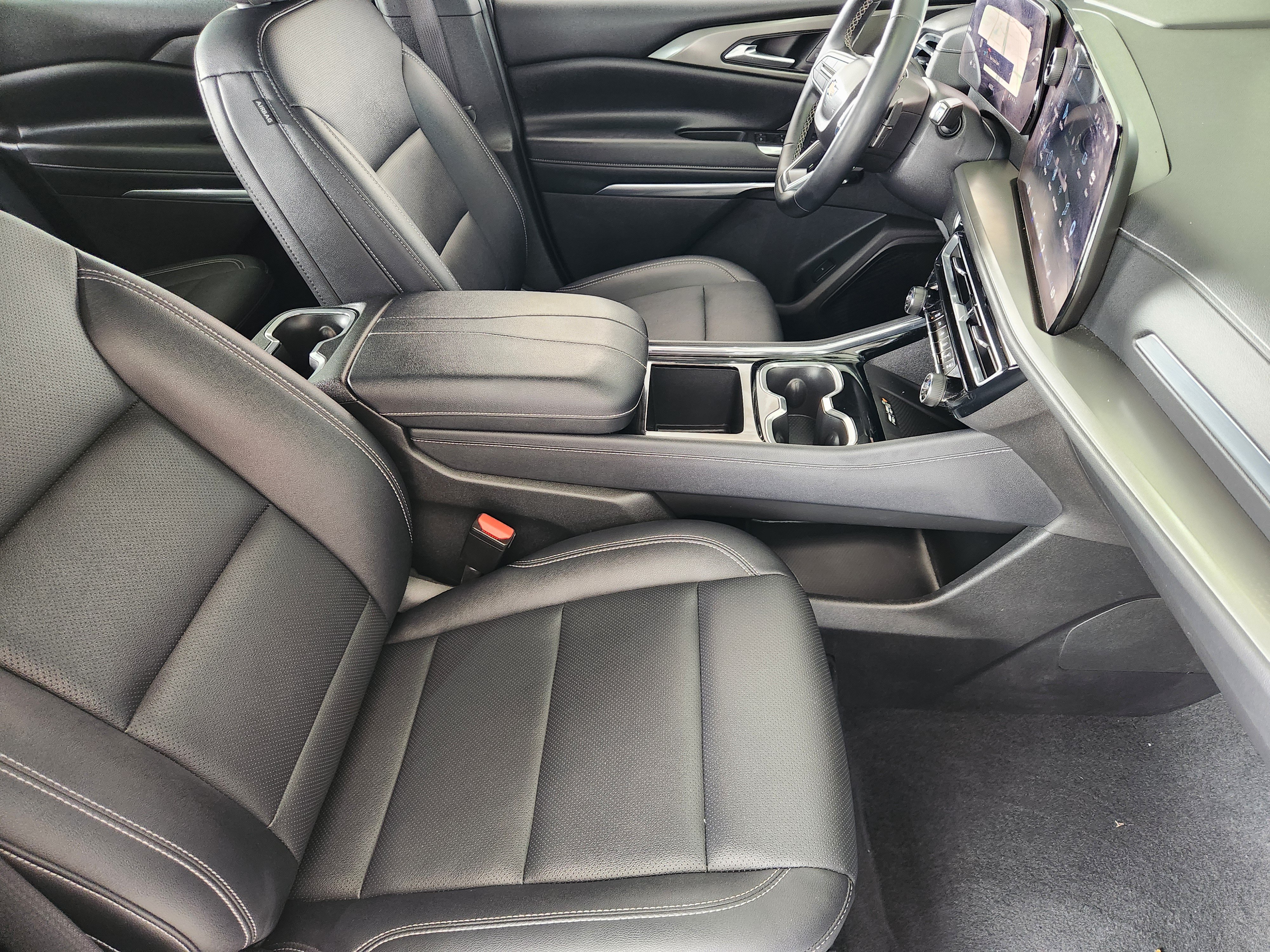 Used 2025 Chevrolet Traverse LT FWD image 15