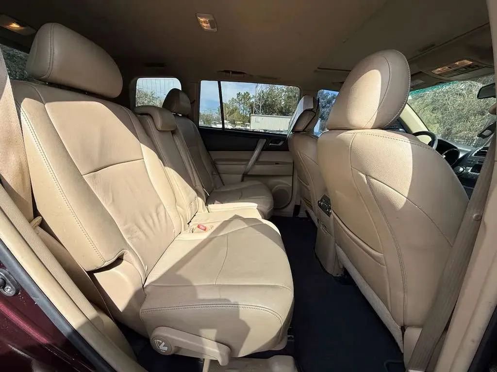 Used 2012 Toyota Highlander SE w/ Tow Pkg image 20