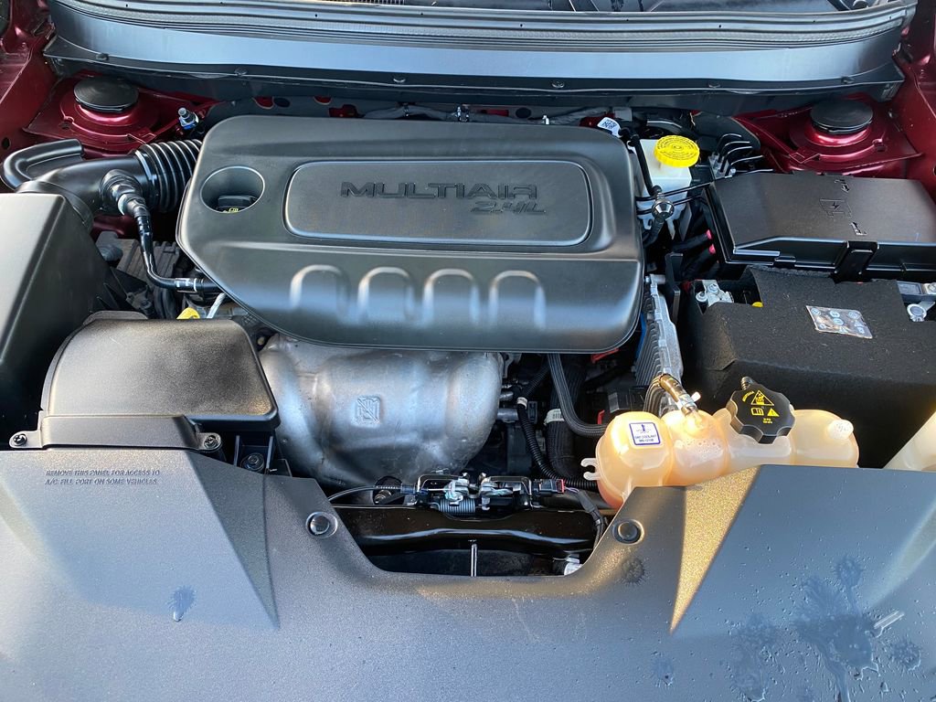 Used 2019 Jeep Cherokee Latitude Plus w/ Cold Weather Group image 10