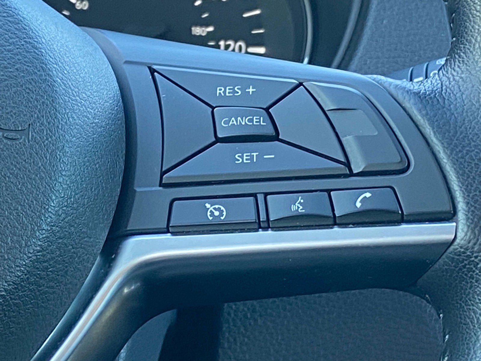 Used 2021 Nissan Rogue Sport SV image 9