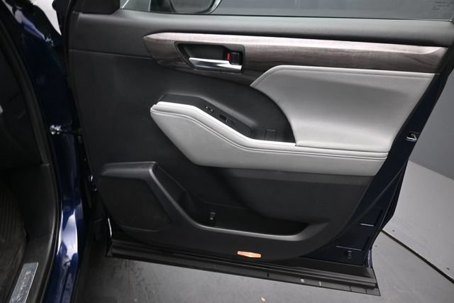 Certified 2024 Toyota Highlander Limited AWD/4WD image 23
