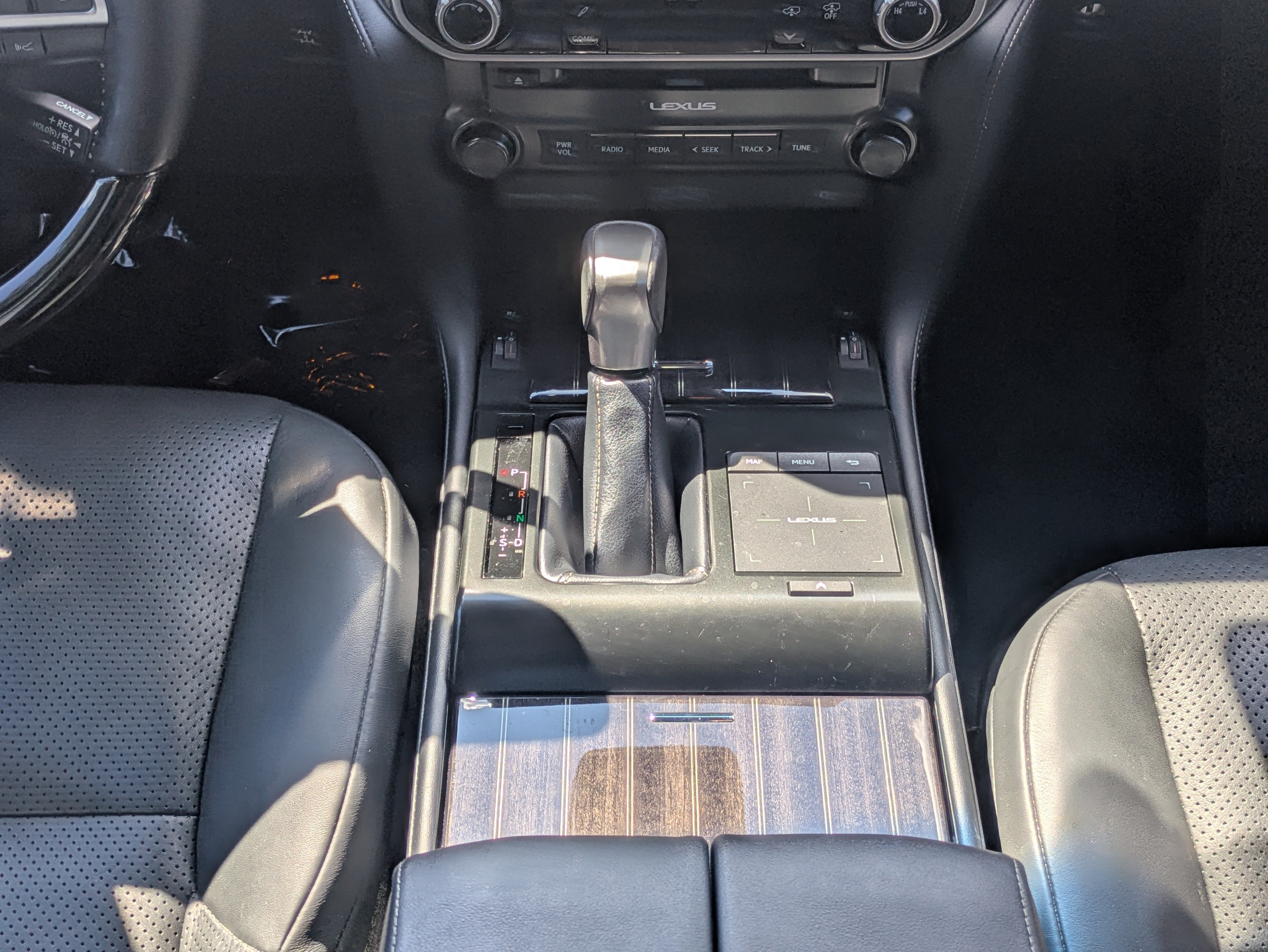 Used 2022 Lexus GX 460 Luxury w/ Accessory Package AWD/4WD image 16