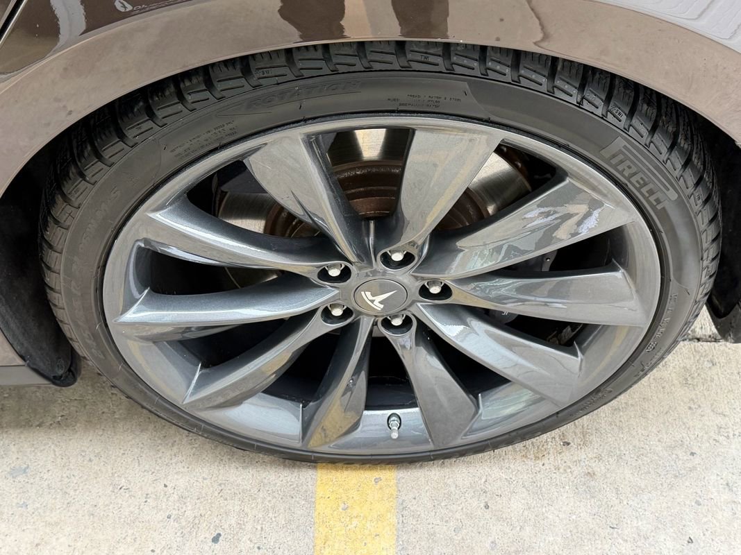 Used 2013 Tesla Model S Performance RWD image 13