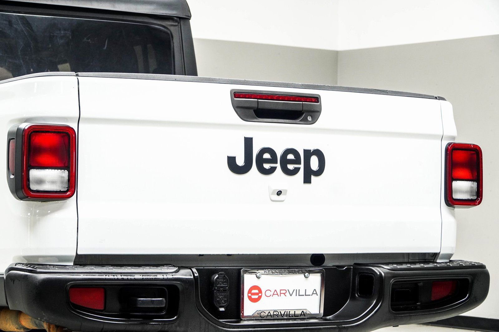 Used 2022 Jeep Gladiator Willys AWD/4WD image 13