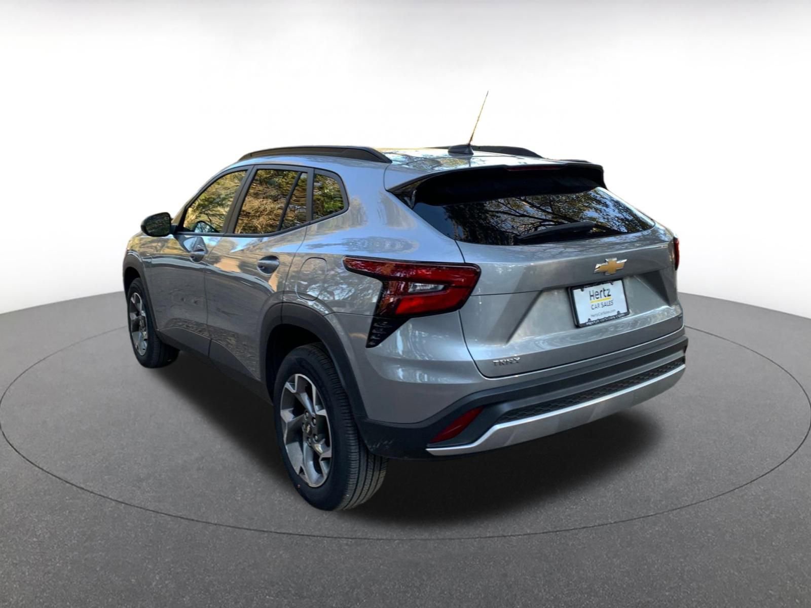 Used 2025 Chevrolet Trax LT w/ LT Convenience Package image 5