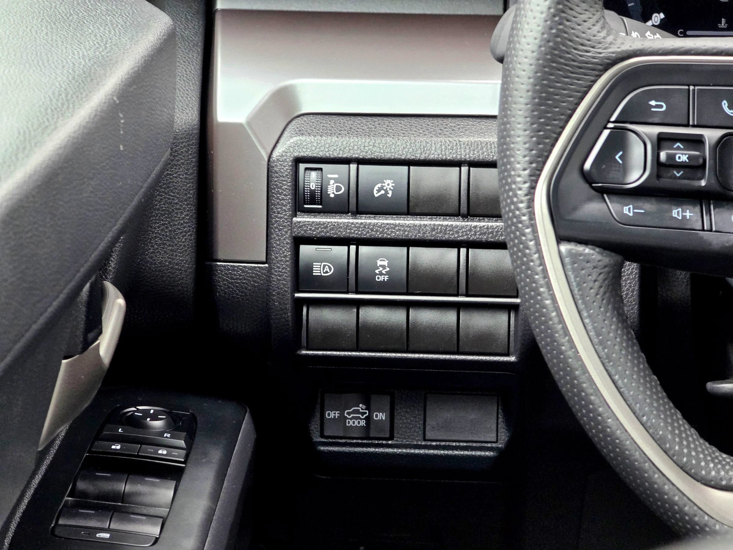 Used 2025 Toyota Tacoma TRD Off-Road AWD/4WD image 32