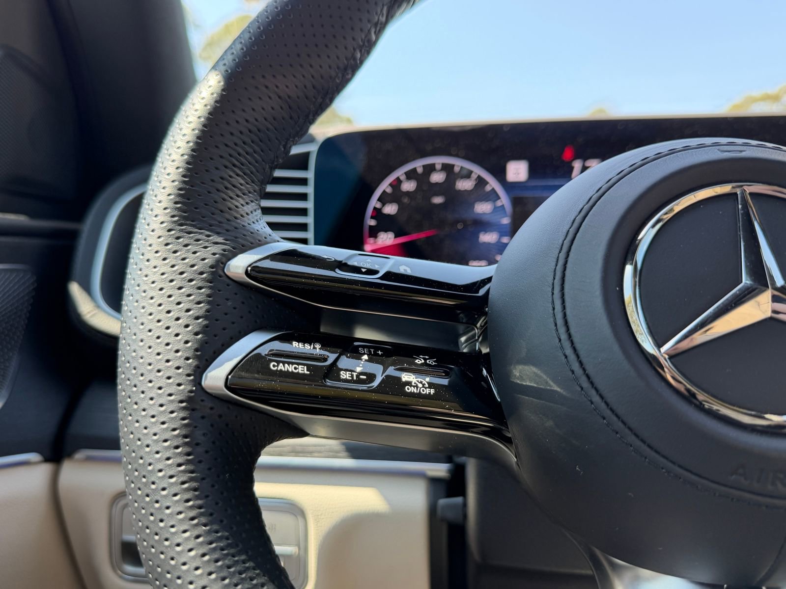 Used 2024 Mercedes-Benz GLS 450 4MATIC image 26