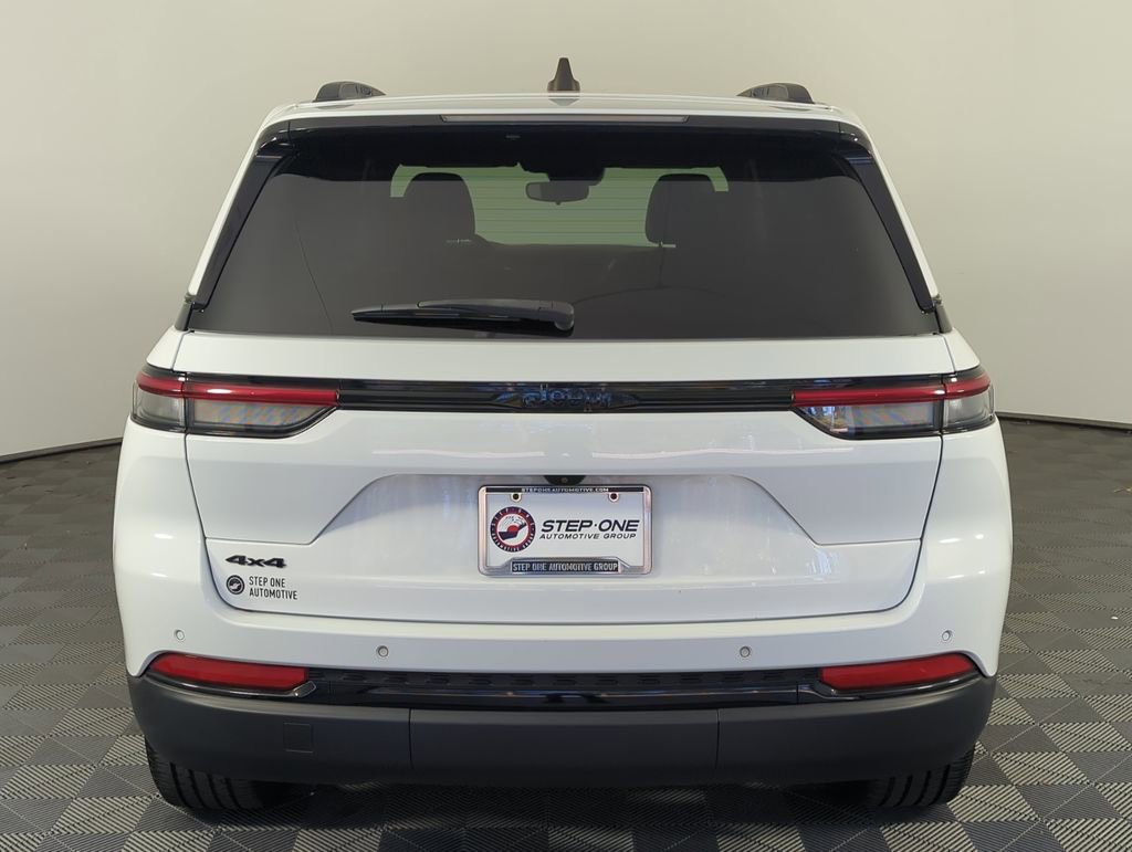 Used 2023 Jeep Grand Cherokee Altitude image 6