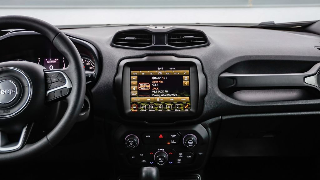 Used 2023 Jeep Renegade Latitude AWD/4WD image 16