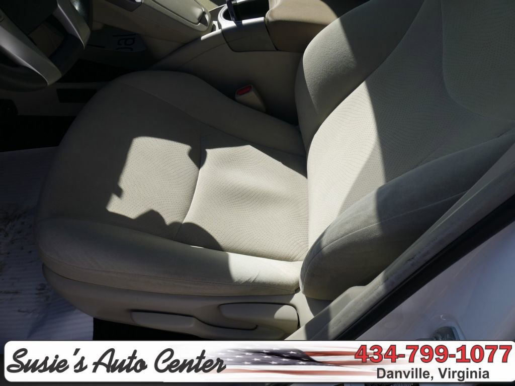 Used 2014 Toyota Prius Two FWD image 17