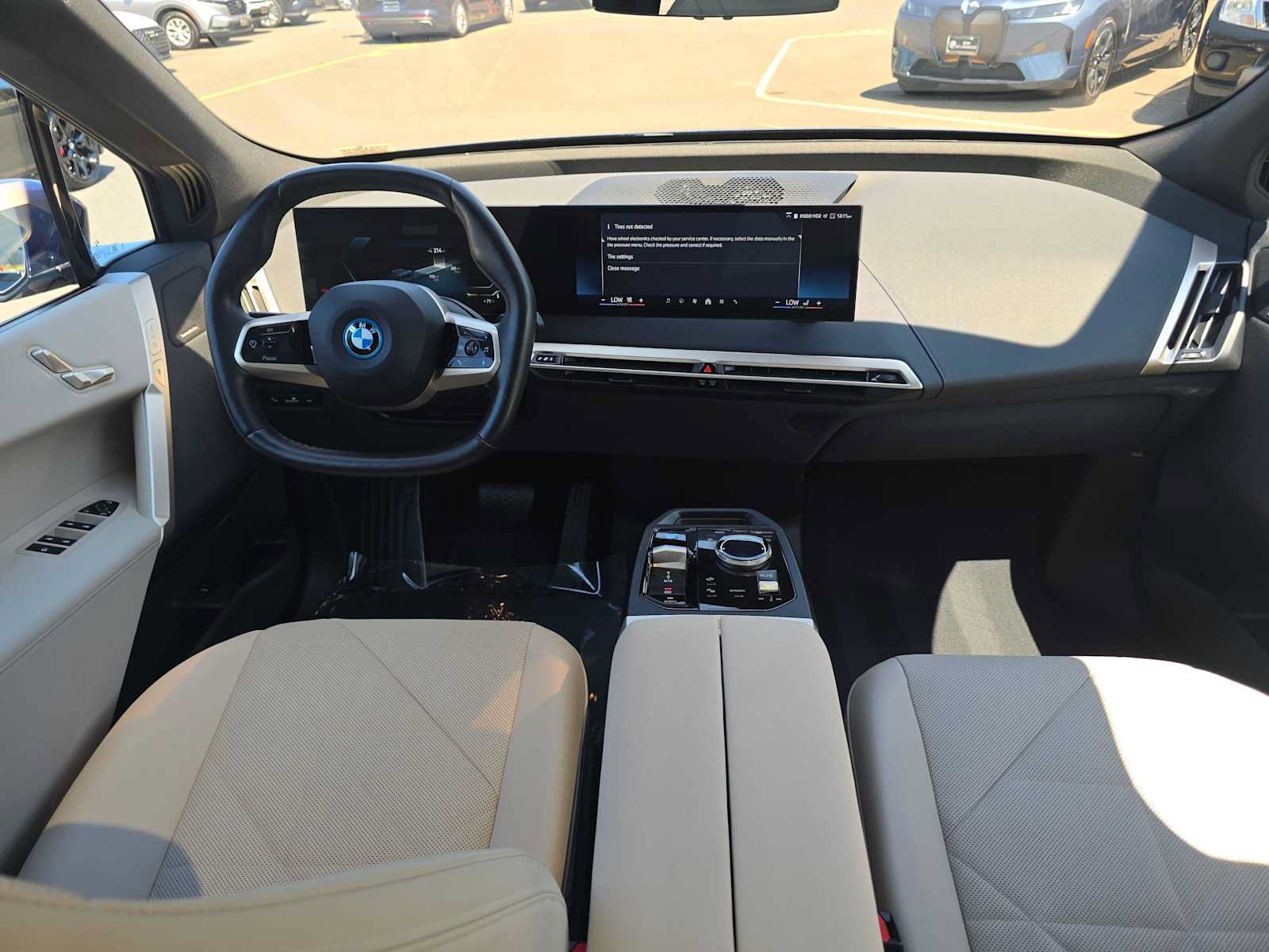 Used 2024 BMW iX xDrive50 w/ Sport Package AWD/4WD image 18