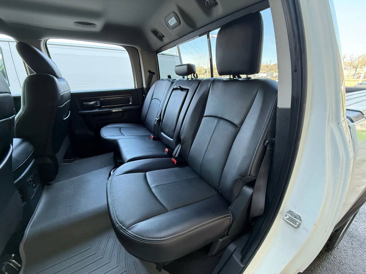 Used 2018 RAM 1500 Laramie w/ Convenience Group AWD/4WD image 15