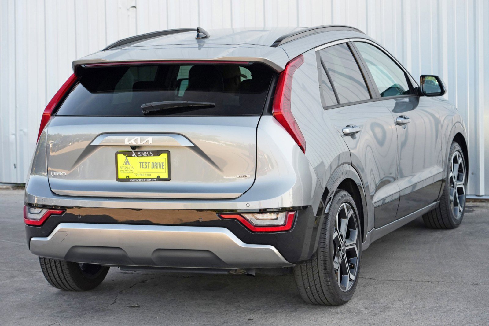 Used 2023 Kia Niro SX Touring image 47