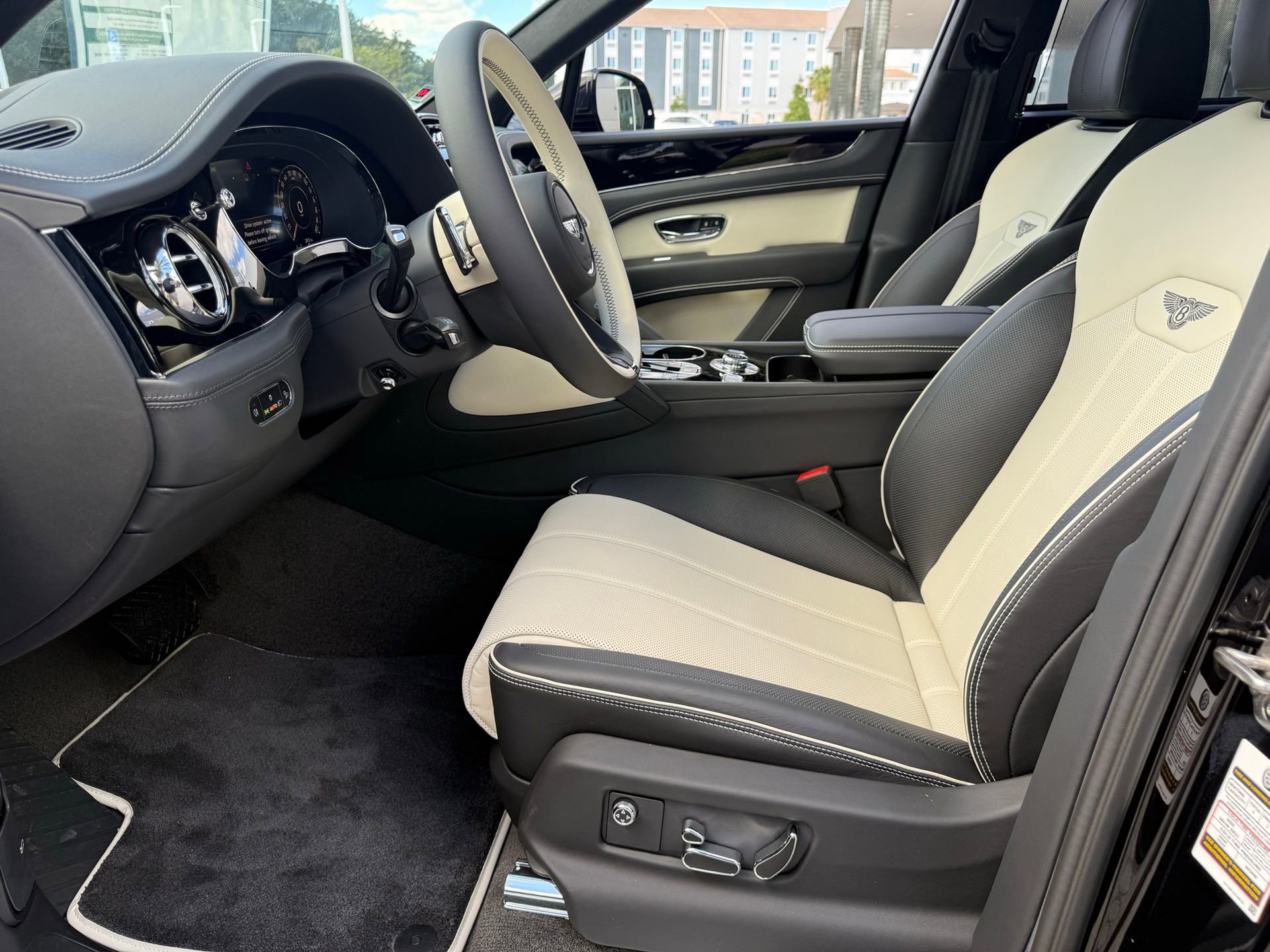 New 2025 Bentley Bentayga image 13
