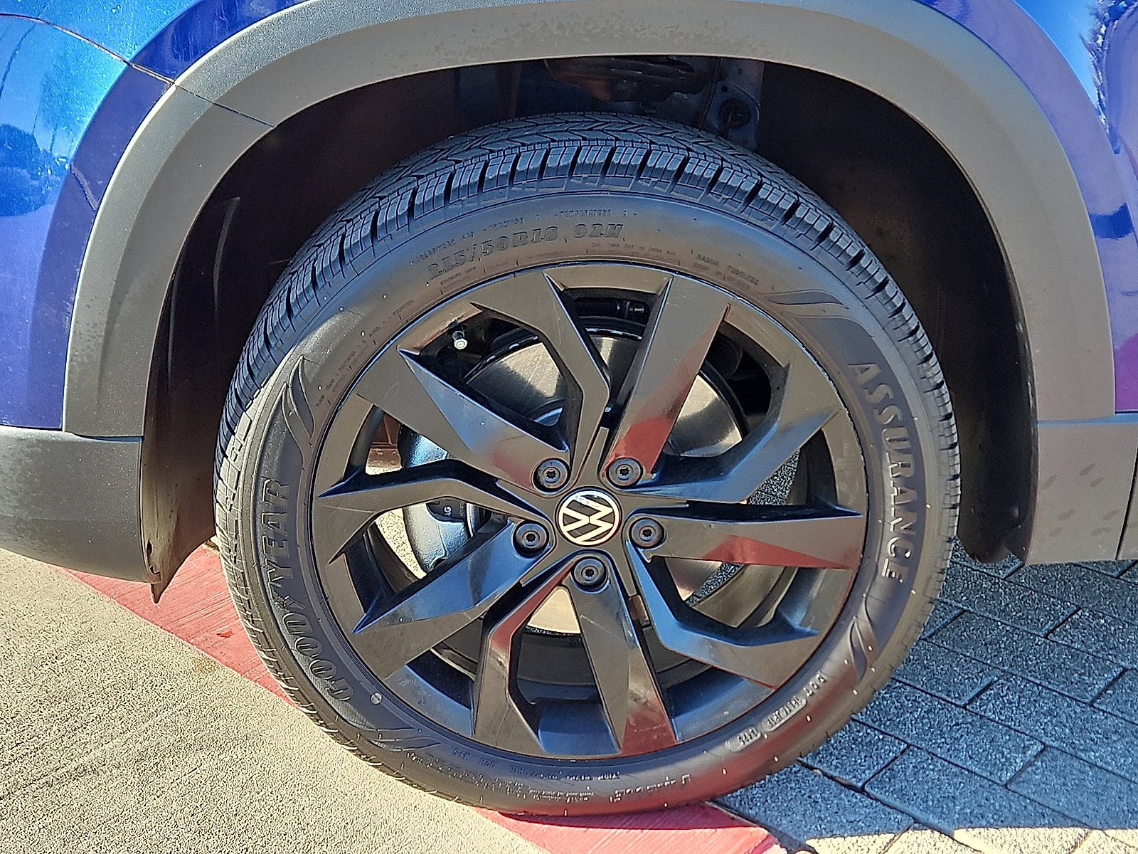 Certified 2023 Volkswagen Taos SE w/ Panoramic Sunroof Package image 5