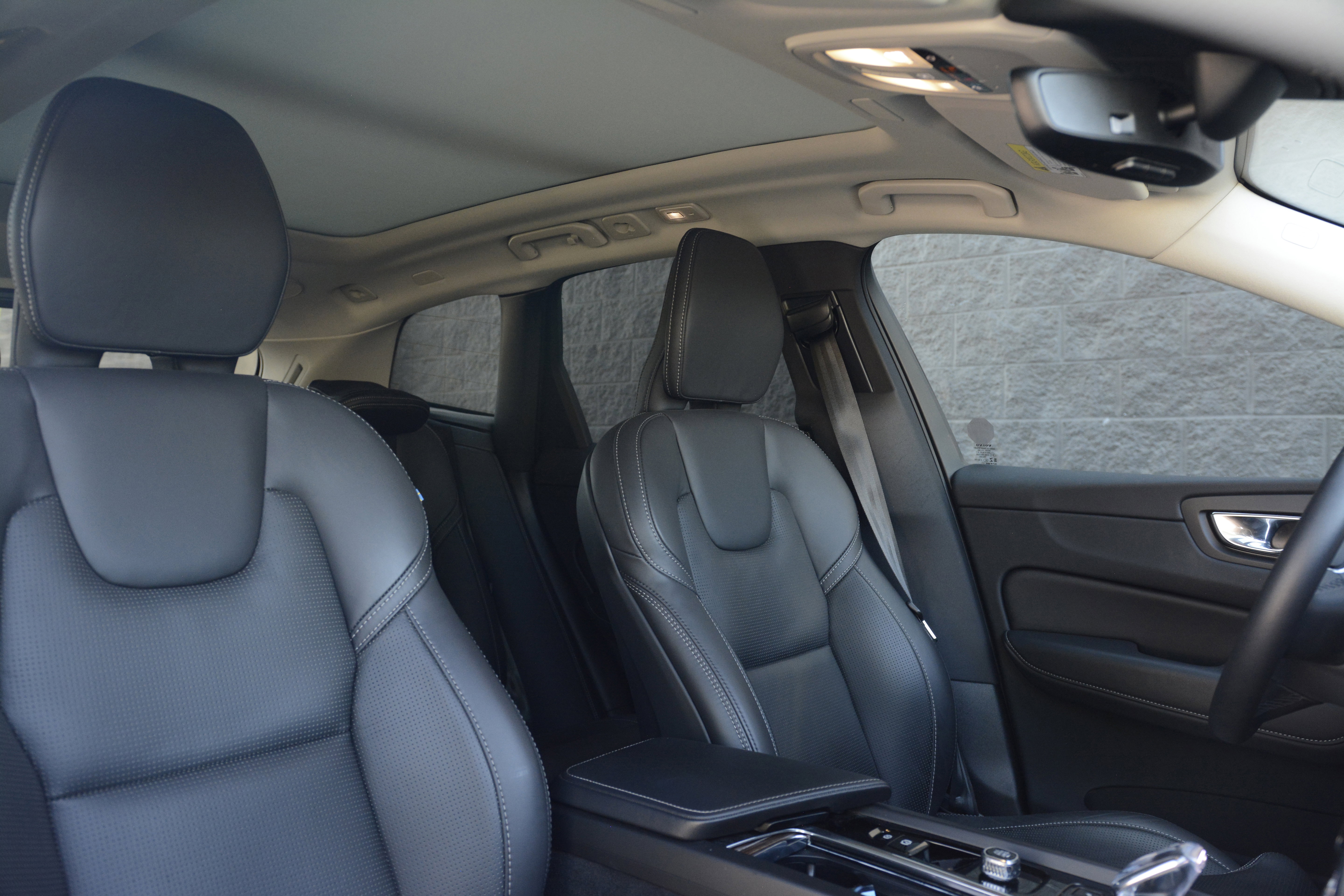 Used 2023 Volvo XC60 T8 Ultimate image 27