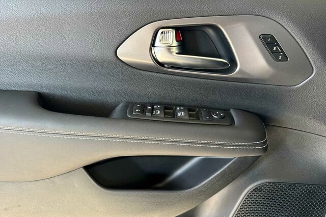 New 2026 Chrysler Pacifica Select image 8